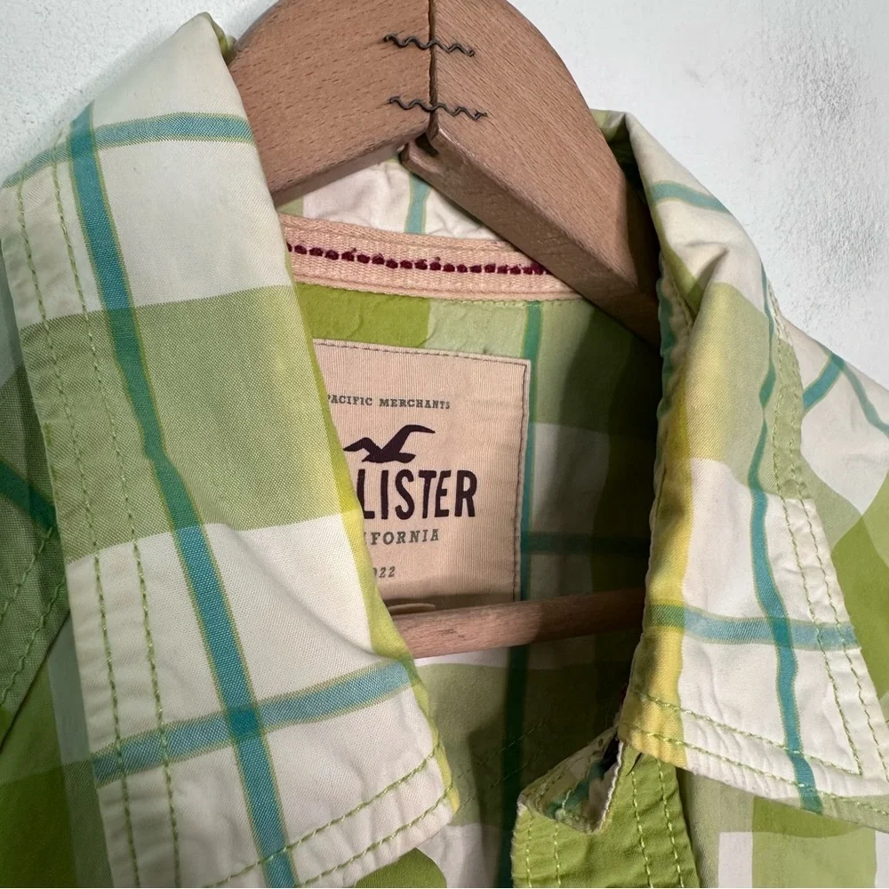 Hollister Men’s Green and White Plaid Snap Button Down Shirt Size Large